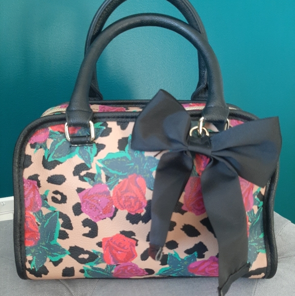 Betsey Johnson Handbags - Betsey Johnson purse